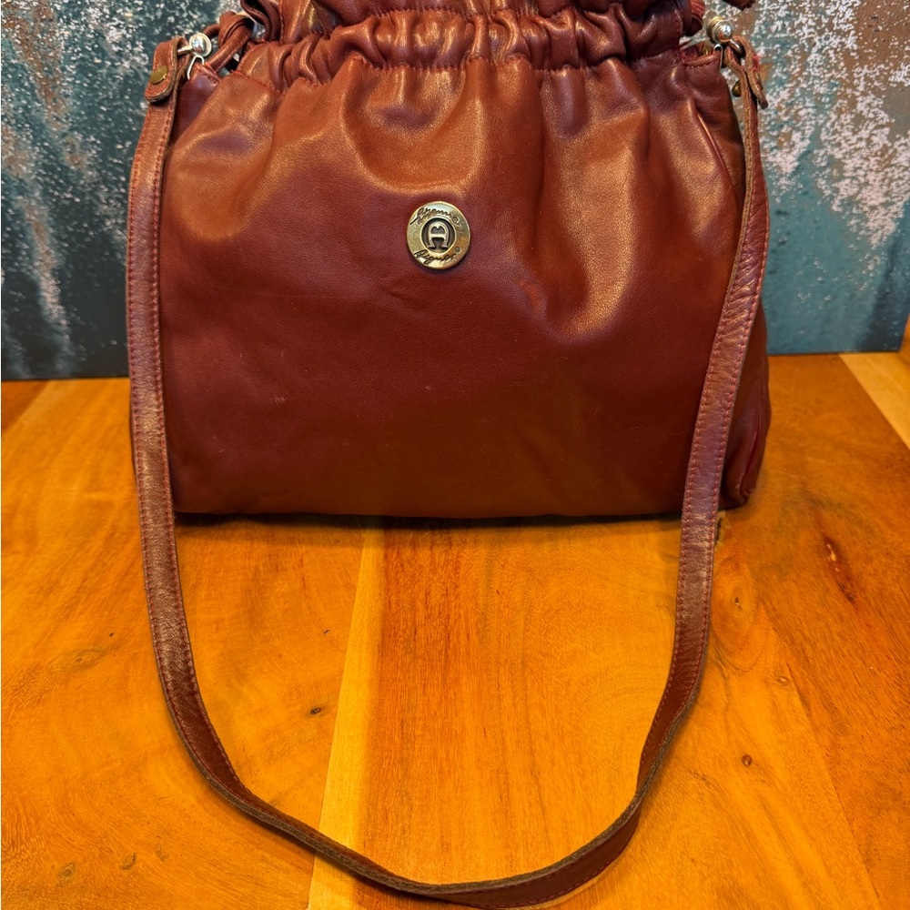 Etienne Aigner Minimalist 1970’s/80’s Burgundy Leather Bucket Shoulder Bag - Picture 10 of 16